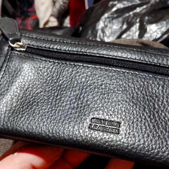 Giani Bernini Genuine Italian Leather Black Women's Wallet - Picture 2 of 4